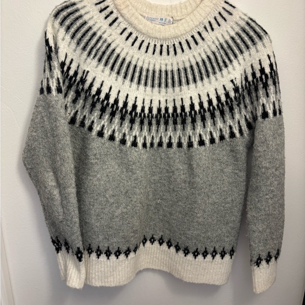 Cozy Gray and White Patterned Sweater